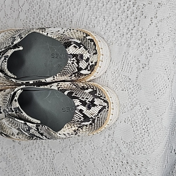J/Slides Anthropologie Karla slip on snake skin print sneakers shoes sz 8 - Picture 4 of 6